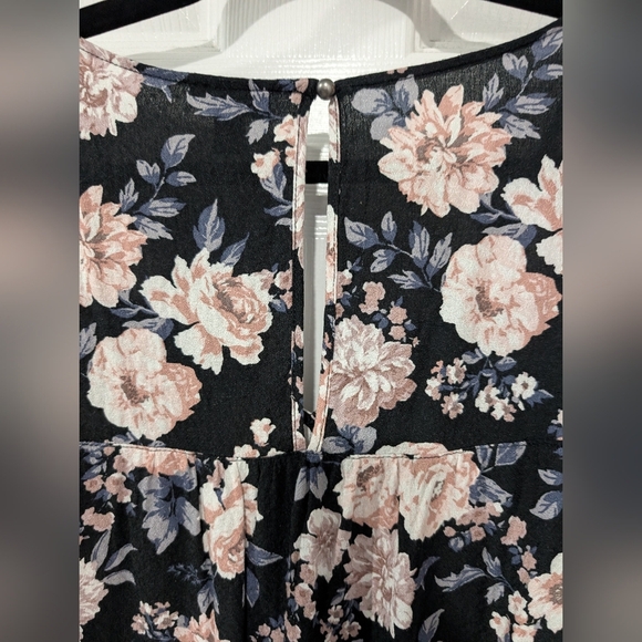 Torrid Black Floral Textured Woven With Eyelet Trim Cold Shoulder Top Size 1 - Picture 12 of 15